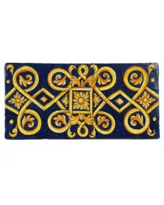 Hand-painted Deruta tile MS by Antica Deruta, Italy. The tile is entirely handcrafted.