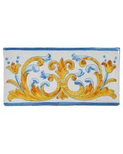 Hand-painted Deruta tile rvb by Antica Deruta, Italy. The tile is entirely handcrafted.