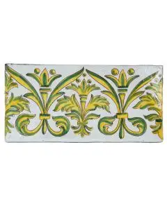 Hand-painted Deruta tile SR by Antica Deruta, Italy. The tile is entirely handcrafted.