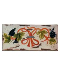 Hand-painted Deruta tile vn by Antica Deruta, Italy. The tile is entirely handcrafted.
