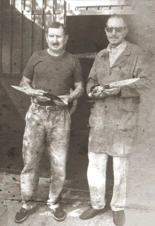 The founders of Coltellerie Consigli in front of the workshop in Scarperia