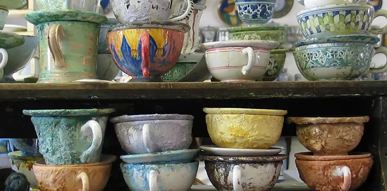 Handmade Italian pottery - Hand-painted in Deruta, Italy